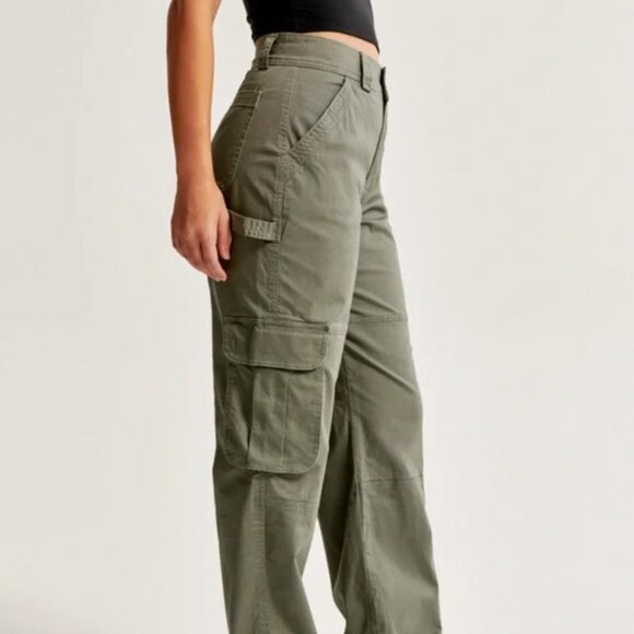 Abercrombie & Fitch Curve Love Relaxed Cargo Pant in Olive [32 Long] - Picture 2 of 7